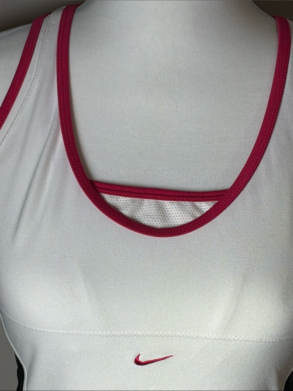 Nike Fitted T-back Tank Top White/Black/Hot Pink Sz M - Picture 3 of 13